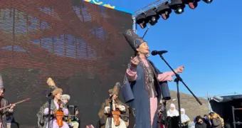 У подножия горы Отпан с успехом прошел концерт мангистауских артистов