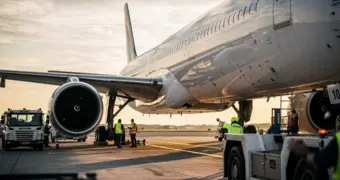 Объединенные Арабские Эмираты полностью закрыли небо