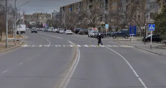 Родители требуют установить светофор на дороге между 5 и 7 микрорайонами Актау