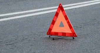 В Актау на дороге перевернулся автомобиль