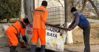 В парке «Акбота» в Актау демонтируют незаконные торговые объекты