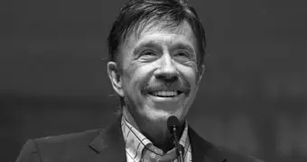 Умер легендарный актер Чак Норрис