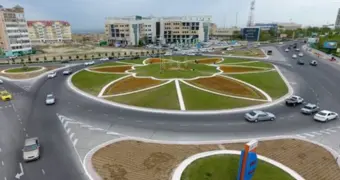 Движение по кольцу в Актау: кто кому должен уступать?