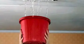 Кто в Казахстане отвечает за ремонт протекающей крыши и платит за затопленные квартиры