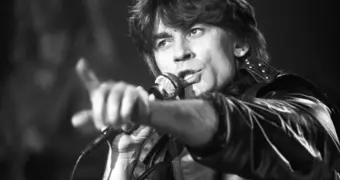 Александр Серов празднует 75-летие: скандальный развод, внебрачные дети и новый виток популярности