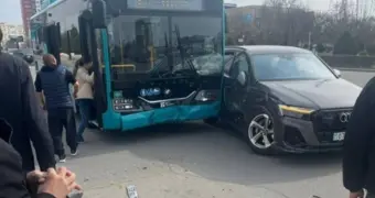 В Актау столкнулись автобус и автомобиль – пострадали пассажиры