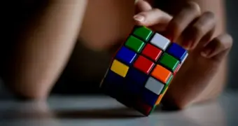 В мозге людей, собирающих на скорость кубик Рубика, обнаружили неожиданные изменения