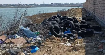 Заваленное мусором озеро Оймаша взяли под контроль власти