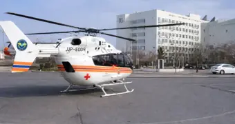 Лопнувшее колесо и спецрейс МЧС: пострадавших в ДТП супругов доставили в Актау на вертолете