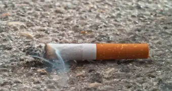 Казахстанка выкурила найденную на улице сигарету и оказалась в реанимации