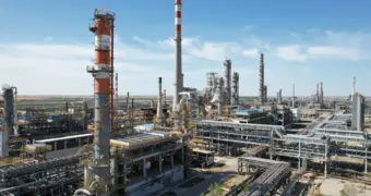 Атырауский НПЗ оштрафован на $1 млн после массовых жалоб жителей на выбросы