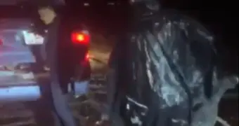 Пешком в дождь по трассе: полиция Мангистау помогла туристу из Венгрии