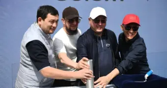 Капсулу времени от Джеки Чана доставили в Казахстан
