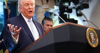 США введут пошлины в размере 50% против любой страны за поставку оружия Ирану