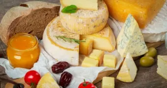 Назван сорт сыра, который снижает уровень «плохого» холестерина
