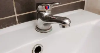 В Актау из-за аварии снижено давление воды в ряде микрорайонов