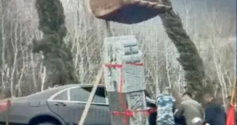 В Китае Mercedes-Benz S450L «похоронили» вместе с владельцем (видео)