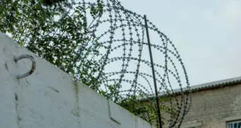 Жителя Жанаозена отправили в колонию из-за нарушения условий пробации