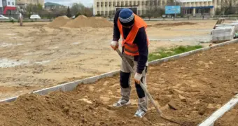 В Актау начали строить тротуар в 8А микрорайоне