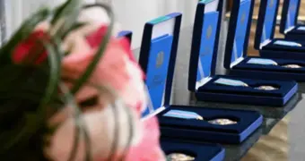Медаль на тое дороже совести: в Казахстане требуют запретить клоунаду с вручением наград