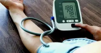 Людей с высоким кровяным давлением призвали сдать один анализ