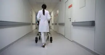 «Они убили моего сына»: минздрав проводит проверку по факту смерти подростка в Мангистау