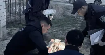 Необычный схрон в Атырау: полиция изъяла оружие, спрятанное в могиле