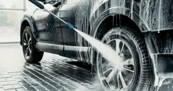 Водителей в Казахстане ожидает рост цен на автомойках в связи с новыми правилами экономии воды