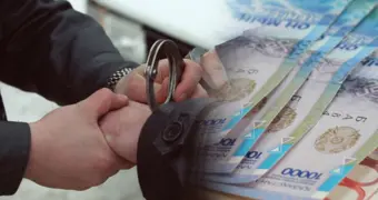 Кто чаще всего берет взятки в Казахстане?