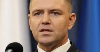 У президента Польши во время интервью выпал пакетик со снюсом