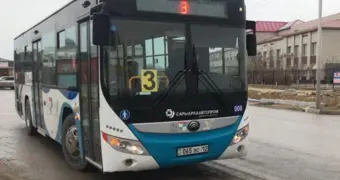 Жители Актау пожаловались на долгое ожидание автобусов в выходные дни