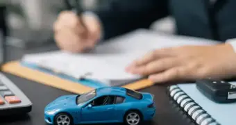 Казахстанцам запретили покупать автостраховку через посредников