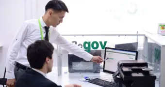 Быстрее ногами: казахстанец потратил часы в интернете, а в итоге получил документ в ЦОНе за полчаса