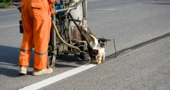 В Актау обновляют дорожную разметку