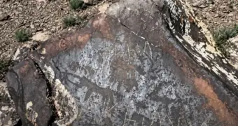 Древние петроглифы испортили вандалы в Мангистау