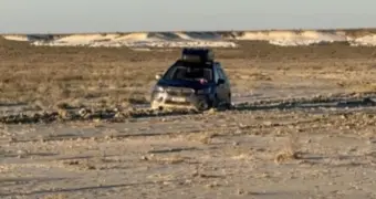 Два автомобиля вызволили из грязи спасатели на Бозжыре