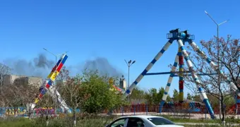 В Актау в парке сгорела прокатная детская машинка