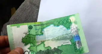 В Казахстане выводят из обращения старые купюры