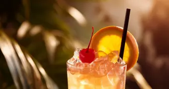 Французу грозит тюрьма в Сингапуре за облизанную трубочку для сока в уличном автомате