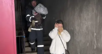Пожар в многоэтажке Актау: спасатели эвакуировали 14 человек