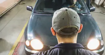 Пить или ехать? Коньяк и техосмотр устроили гонку цен в Казахстане