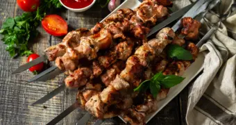 Сколько стоит шашлык из баранины и говядины в Актау