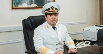 Экс-главу морпорта Актау освободили в зале суда после приговора