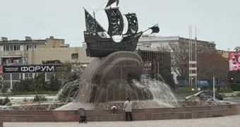 В Актау запустили городские фонтаны