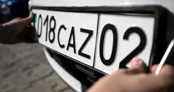 От штрафа до судимости: за какие номера водителям в Казахстане грозит уголовная статья - МВД озвучило детали