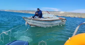 В Мангистау мужчину на лодке унесло ветром в море