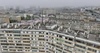 В Актау приступили к демонтажу аварийных пергол
