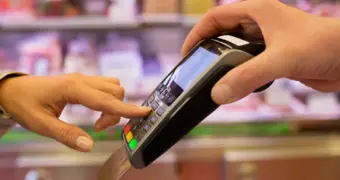 Кому в Казахстане придется срочно ставить POS-терминалы: кто попал под новые требования Правительства