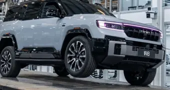 Китайцы научили автомобили ездить на трёх колёсах — и обходиться без домкрата (видео)