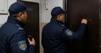 «Откройте, полиция!»: когда жители Актау могут не впускать силовиков в квартиру